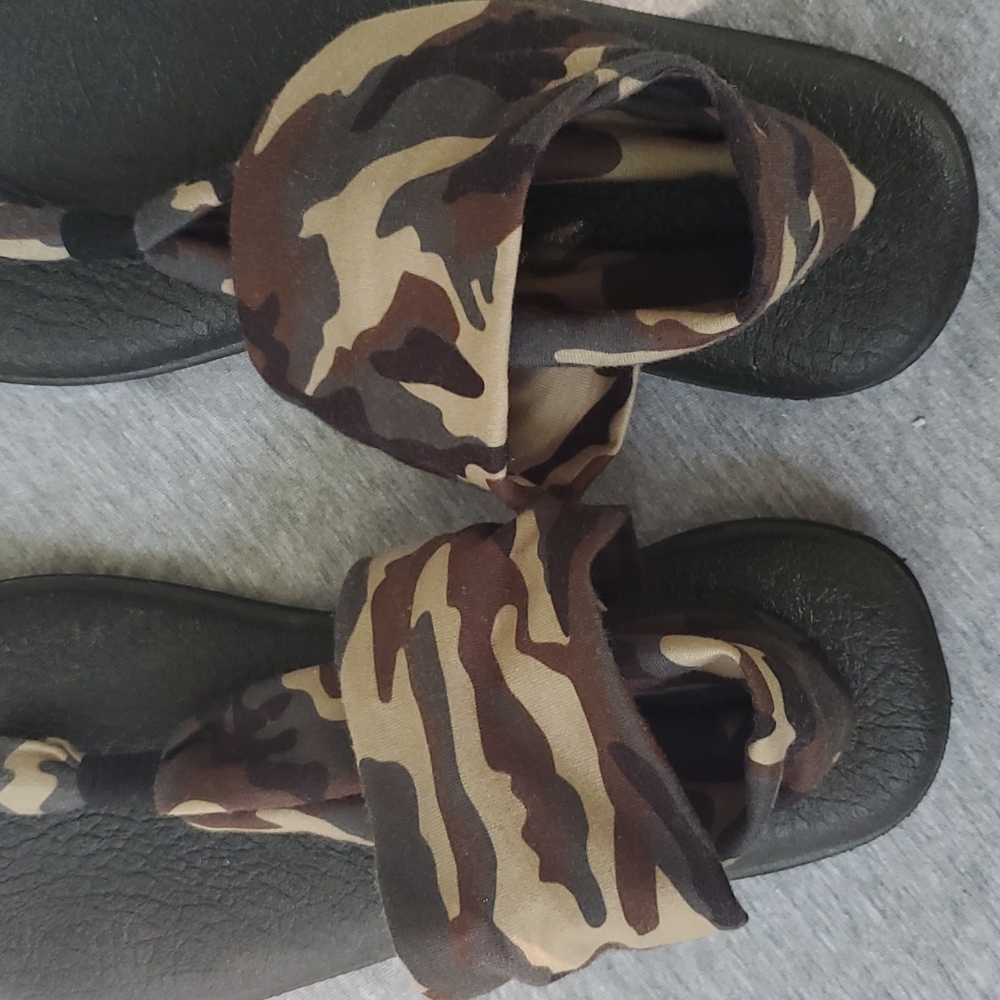 Sanuk yoga sling sandals. - Picture 2 of 6